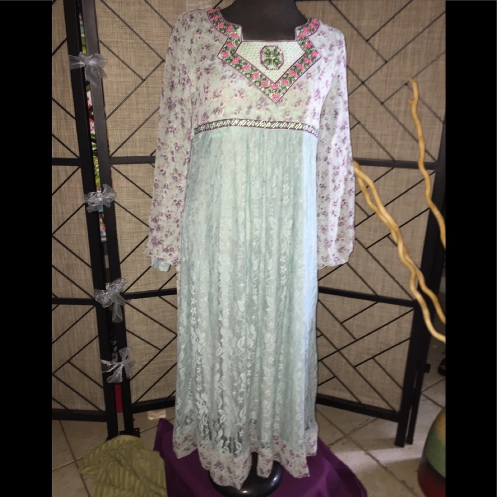 City Rose Bohemian lace dress